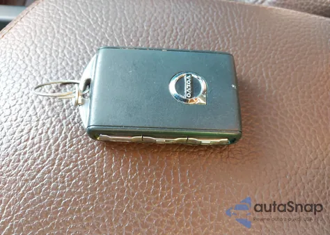 2019 Volvo Xc60 T5 Momentum z USA, uszkodzony, nr VIN LYV102RK0KB228235